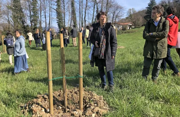 Pred dnevi so posadili prvih deset dreves bodočega mestnega 
sadovnjaka starih sort. 