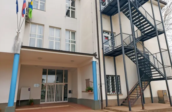 Sodišče je potrdilo nepravilnosti ob imenovanju ravnateljice, svet 
zavoda jo je razrešil. Zdaj bodo z razpisom iskali novega vodjo. 
