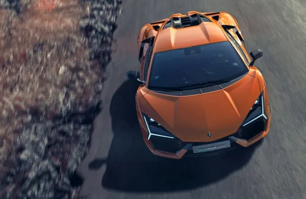  Po malo več kot desetletju se aventador poslavlja in daje mesto nasledniku, revueltu, ki je tudi prvi hibridni lamborghini.
