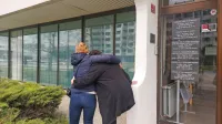Barbaro  Filipčič  (na  fotografiji  s  sestro)  so  med  sojenjem  večkrat  
premagale  solze.  