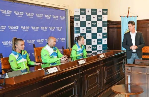 Z včerajšnje uradne predstavitve teniškega spektakla. Z leve so 
Nina Potočnik, Andrej Kraševec, Tamara Zidanšek in Gregor 
Krušič, direktor Teniške zveze Slovenije.