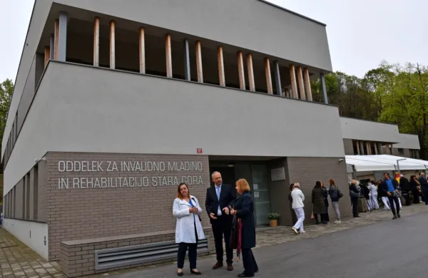 Za rehabilitacijo odraslih je v zgornjih prostorih novega objekta v 
Stari Gori  na voljo 25 postelj.   