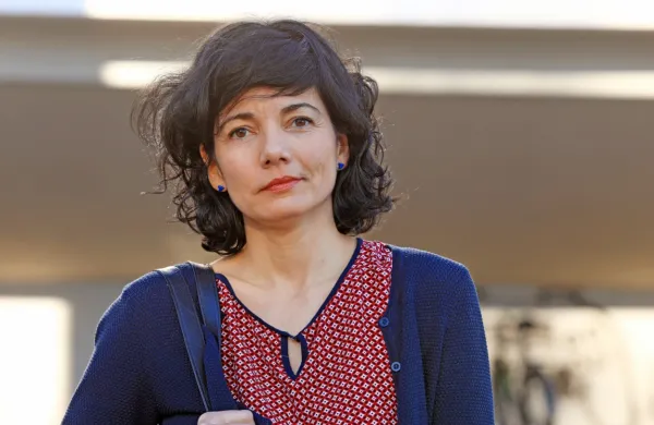 Katja Košir opozarja, da so šole, starši in celotna družba, vključno z mediji, 
dolžni  učence učiti asertivnega, nenasilnega izražanja svojih potreb. 