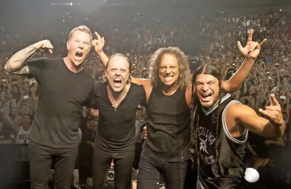Diskografija ameriške skupine Metallica je z današnjim dnem 
bogatejša za 12. studijski studijski album 72 Seasons, ki je bil 
premierno predstavljen na predvečer izdaje po kinih po vsem 
svetu.