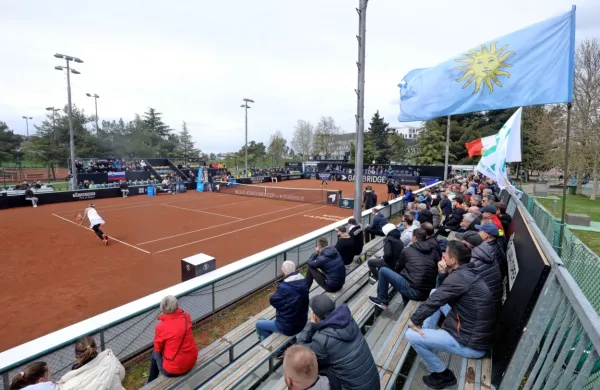 Slovenska ženska teniška reprezentanca je izenačila z Romunijo v 
dvoboju pokala Billie Jean King v Kopru. 
