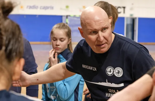 Izolanke, varovanke trenerja Boruta Hrena, so se uvrstile v finale 
slovenskega pokala. 