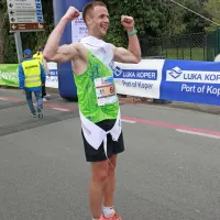 Zmagovalec maratona Jure Orehek po prihodu na cilj