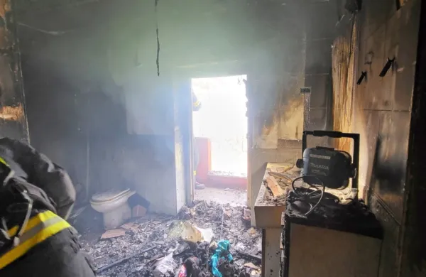 Ognjene  zublje  so  pogasili  novogoriški  poklicni in prostovoljni 
gasilci. 