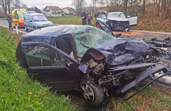 Mladega voznika z golfom zaneslo na nasprotno stran