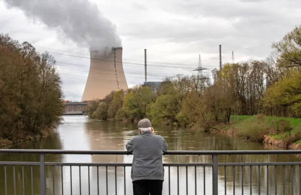 

Bavarska vlada se ni strinjala z zaprtjem jedrske elektrarne Isar 2, 
a so v Berlinu njihov poziv k ponovnemu zagonu zavrnili.  