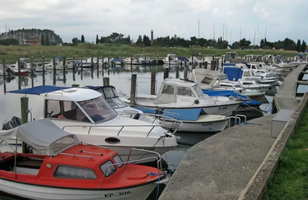Podražitev čaka tudi imetnike plovil, ki imajo stalne komunalne 
priveze v pristaniščih Piran in Portorož. 