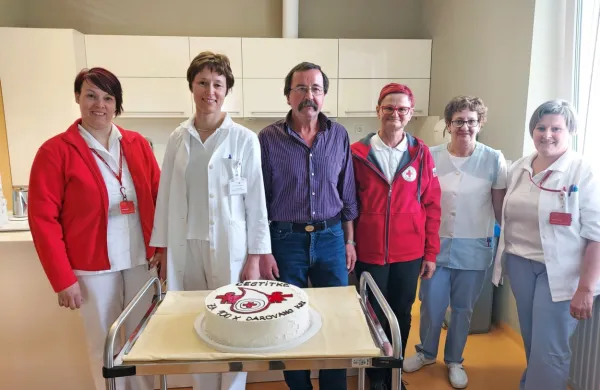 Valentinčičevo “stotko” so v Centru za transfuzijsko dejavnost Nova  Gorica   obeležili tudi s  torto,  za katero 
so poskrbeli v tolminskem združenju Rdečega križa. 