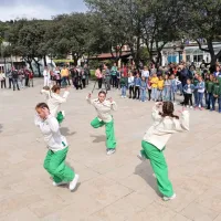 Mlade plesalke iz plesnega  kluba Swank so navdušile prisotne. 