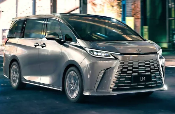 Lexus je v Šanghaju predstavil novo generacijo prestižnega 
potovalnika LM, ki zdaj prihaja prepričevat še kupce v Evropi.



