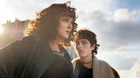 Ena najbolj uspešnih in priznanih italijanskih igralk Valeria Golino 
(levo) in njena zelo obetavna kolegica Giordana Marengo blestita 
kot glavni junakinji v televizijski predelavi zadnjega romana Elene 
Ferrante Zlagano življenje odraslih.