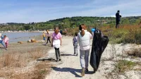 Z ankaranske obale odstranili za 50 vreč smeti in kup betonskih odpadkov
