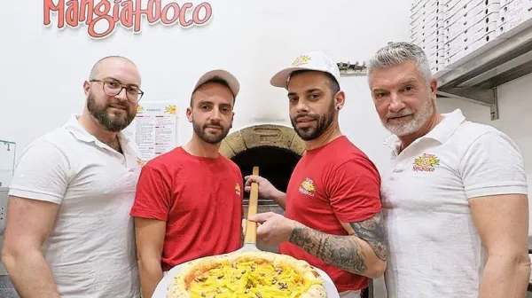 Ekipa tržaške picerije Mangiafuoco je minule dni zaslovela z drzno 
novostjo v ponudbi pic.