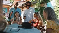 V promocijskem videu o italijanskih turističnih znamenitostih se 
pojavi tudi domačija znanih vinarjev s slovenskega Krasa, Čotarjevih.