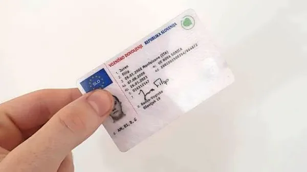 Vozniku začetniku se v Sloveniji vozniško dovoljenje izda z 
veljavnostjo do dopolnjenega 21. leta starosti oziroma za dve leti 
po prvi pridobitvi. 