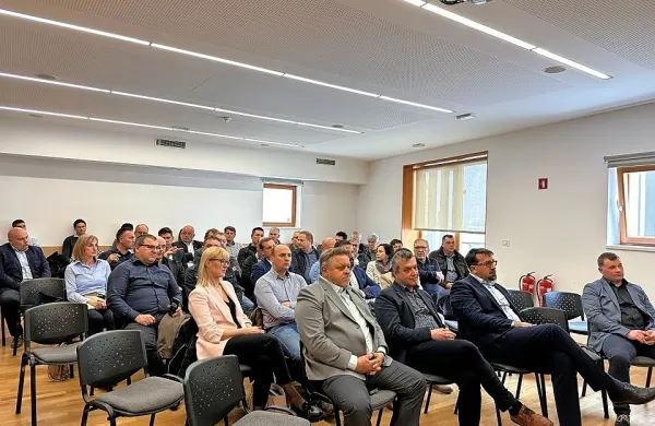Direktorji in lastniki srednjih in velikih podjetij iz zgornje Vipavske 
doline so se povezali v neformalno združenje. 