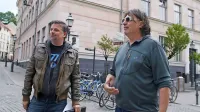 Rambo Amadeus (desno) je v dokumentarcu svoj glas posodil tako imenovanemu Mr. Greenu, proti koncu pa se pojavi tudi na potepu po 
Ljubljani, kjer izve, da se je dalo konopljo v času Avstro-Ogrske legalno kupiti tudi v eni od mestnih lekarn.