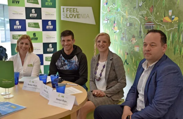 Ultra trail so včeraj predstavili (z leve) Metka Pirc (STO), direktor prireditve Boštjan Mikuž, Erika Lojk 
(Zavod za turizem Nova Gorica in Vipavska dolina) in ajdovski podžupan Matjaž Bajec.