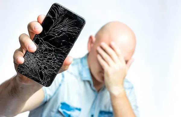 Telefon mi je padel na tla &ndash; kaj pa sedaj?
