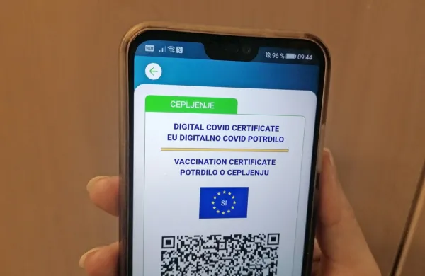 Potnikom iz tujine za vstop v ZDA ne bo več treba predložiti 
potrdila o cepljenju proti covidu-19.
