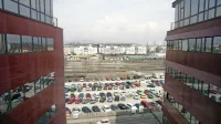 Snovalci so predvideli kopico ukrepov, povezanih z uporabo 
avtomobila. Tako predlagajo  dodatno obdavčitev drugega avtomobila v gospodinjstvu, vsa parkirišča naj bi bila plačljiva,  za 
vstop v Ljubljano  bi morali plačati takso ...