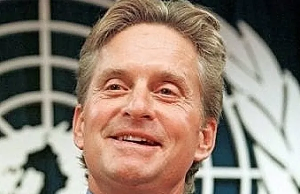 Filmski zvezdnik Michael Douglas bo prejel častno zlato palmo na 
filmskem festivalu v Cannesu.