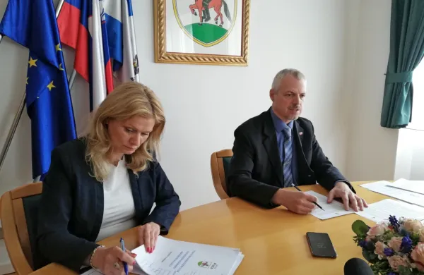 Župan Robert Smrdelj in direktorica občinske uprave Mihaela 
Smrdel sta predstavila nekatere rezultate, projekte in načrte. 