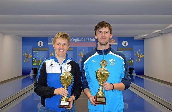 Brigitte Strelec in Denis Pašić, zmagovalca finalnega turnirja 
Notranjska open