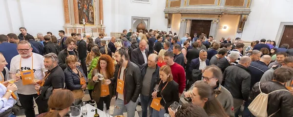 Orange Wine Festival privablja v Izolo izjemno pisano mednarodno publiko.