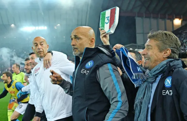 Luciano Spalletti (v sredini) je popeljal Napoli do tretje šampionske 
zvezdice. 