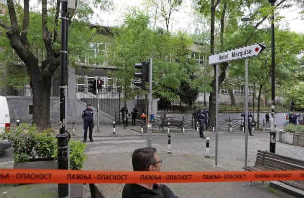 V Srbiji se je začelo tridnevno žalovanje za žrtvami sredinega 
strelskega napada.