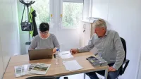 V  lokalni pisarno družbe 2TDK lahko okoliški prebivalci  dobijo 
odgovore na  vprašanja o poteku gradnje drugega tira. 