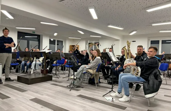 Pihalni orkester Vogrsko z novim elanom vadi v obnovljenih 
prostorih.  