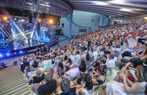 Letošnje Melodije morja in sonca bodo 8. julija, nastopilo pa bo 14 
izvajalcev.