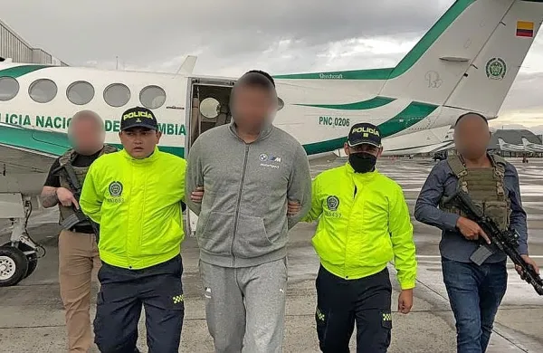 Manuela  Vulića  je  kolumbijska  policija  prepeljala  v  Bogoto,  kje  bo  počakal  na  odločitev  o  izročitvi  Hrvaški.