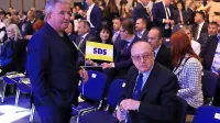 Vinko Gorenak (desno ob Andreju Vizjaku) je še vedno prepričan, 
da premier Robert Golob na položaju ne bo zdržal do konca 
leta.