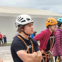 Na vrh silosa po vrvi le pet sekund počasneje od dvigala