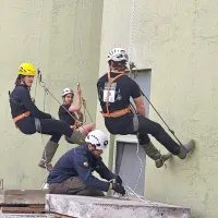 Na vrh silosa po vrvi le pet sekund počasneje od dvigala