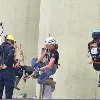 Na vrh silosa po vrvi le pet sekund počasneje od dvigala
