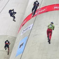 Na vrh silosa po vrvi le pet sekund počasneje od dvigala