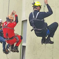 Na vrh silosa po vrvi le pet sekund počasneje od dvigala