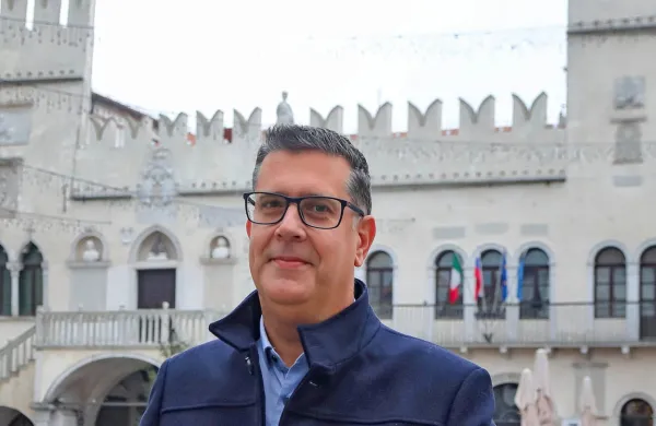 Župan Aleš Bržan meni, da je treba ljudi ozavestiti, naj za dolgotrajne postanke ne parkirajo v mestu ali tik 
ob njem. “To pa lahko naredimo le s primerno cenovno politiko,” je prepričan. 