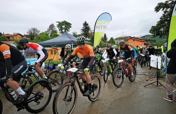 Tekmovalci na največjem rekreativnem gorsko-kolesarskem maratonu v Sloveniji, MTB Slavnik, so se zaradi slabega vremena  
pomerili na  skrajšanih trasah.