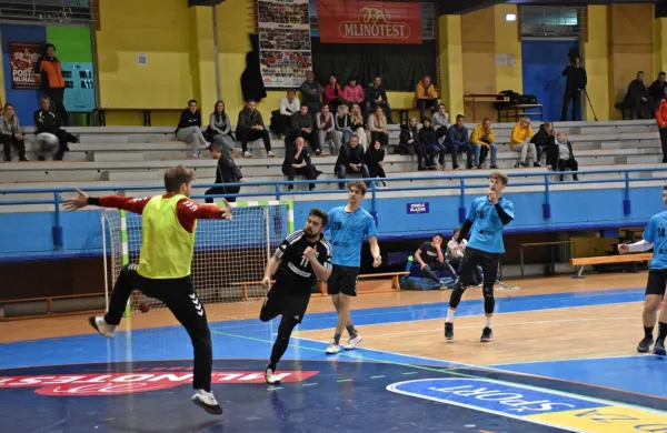 Za Ajdovščino je  največ zadetkov dosegel Patrick Vidic (v črni 
opremi).