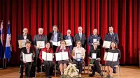 Pivški župan Robert Smrdelj v družbi letošnjih občinskih nagrajencev. 