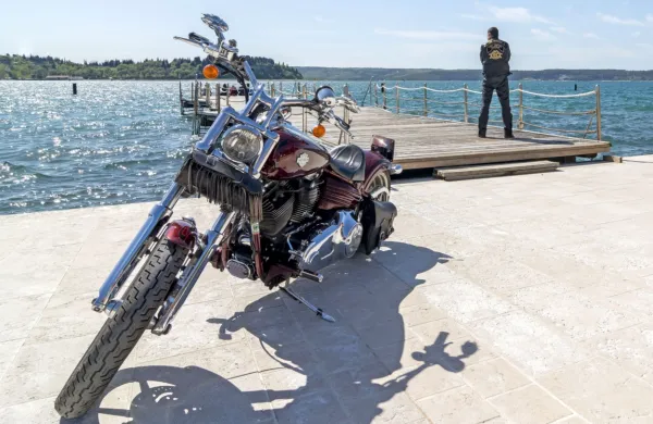 Avstrijski turist bi v Kopru skoraj ostal brez dragocenega motorja.